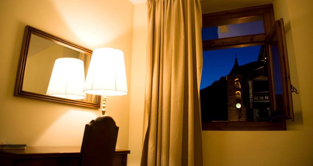 Hotel Santa Barbara De La Vall D'Ordino Rum bild