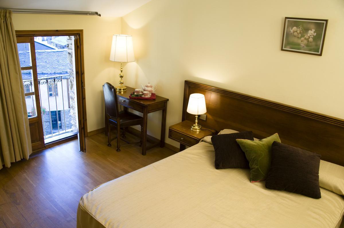 Hotel Santa Barbara De La Vall D'Ordino Exteriör bild