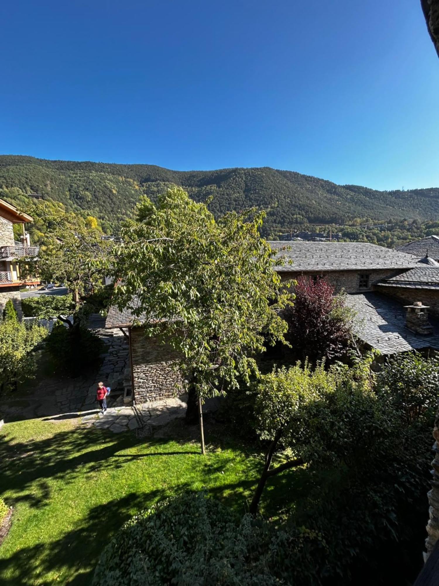 Hotel Santa Barbara De La Vall D'Ordino Exteriör bild