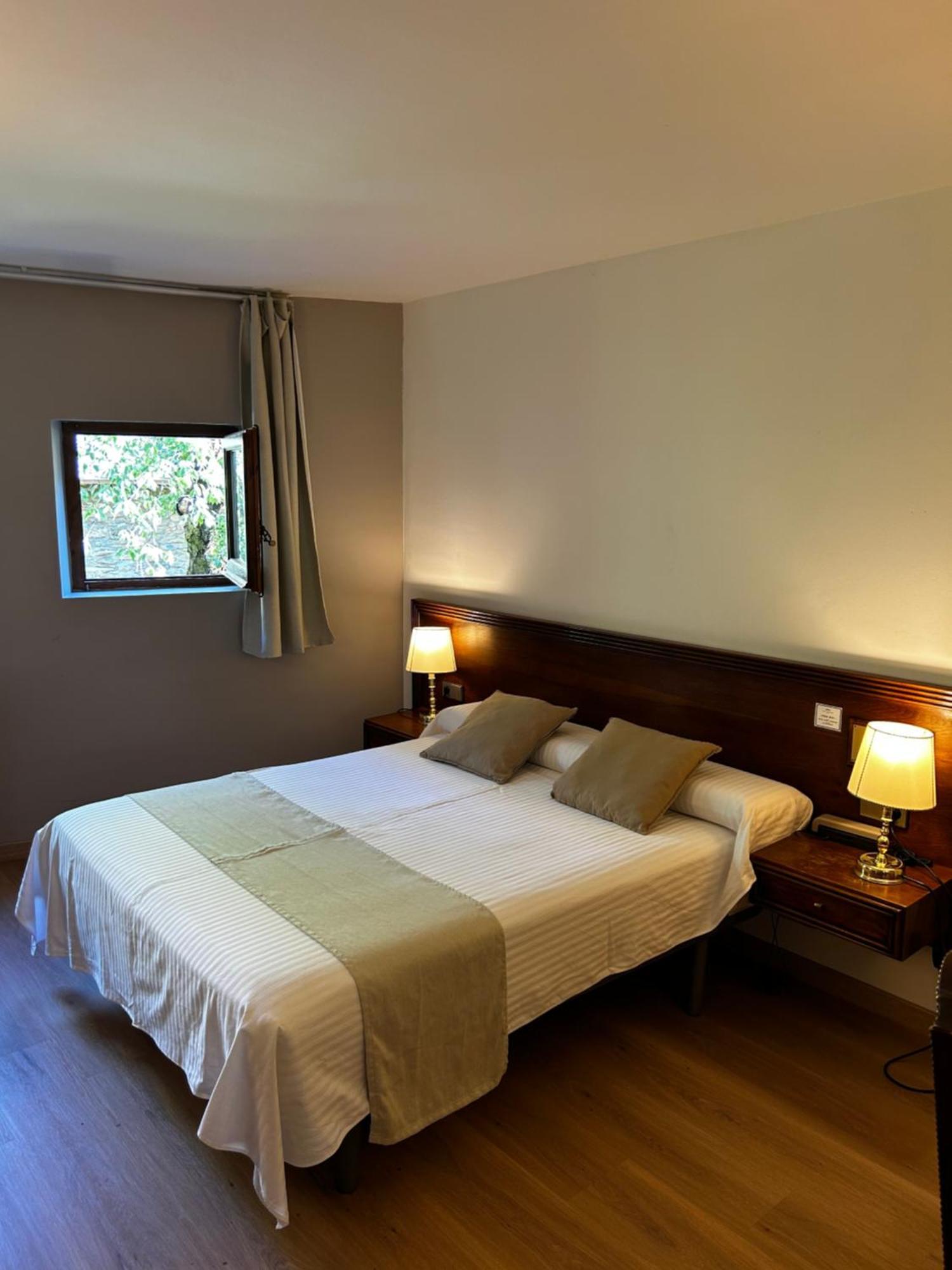 Hotel Santa Barbara De La Vall D'Ordino Exteriör bild