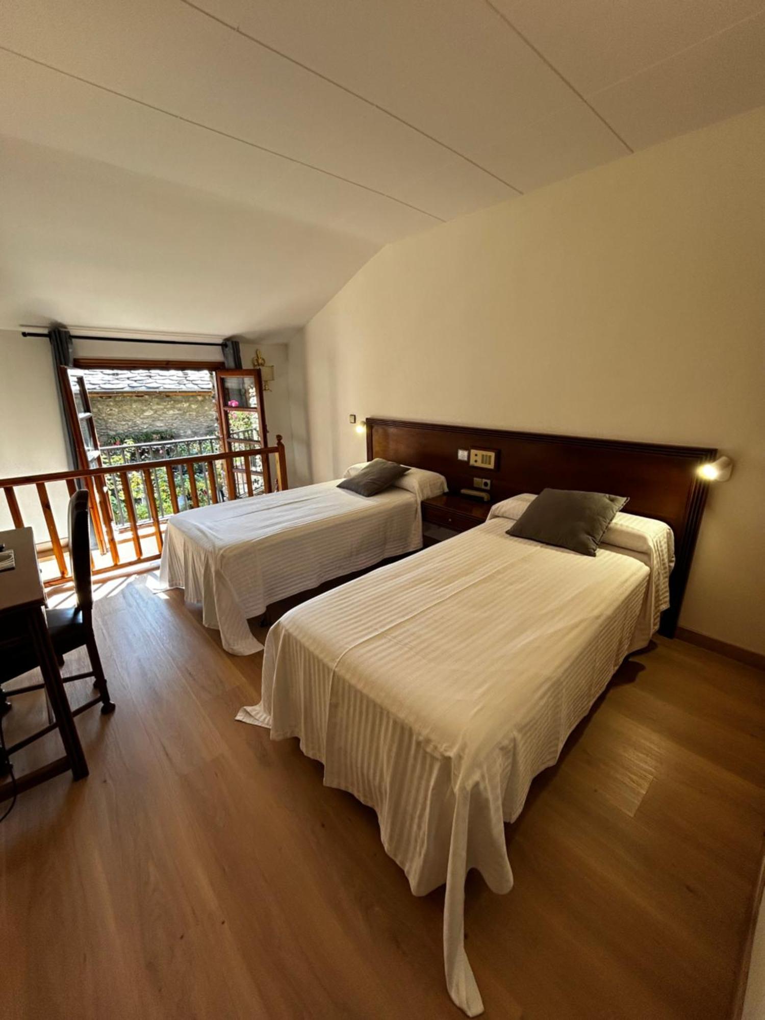Hotel Santa Barbara De La Vall D'Ordino Exteriör bild