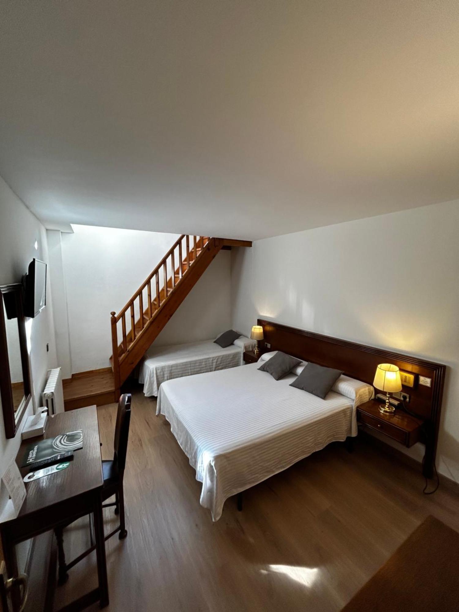 Hotel Santa Barbara De La Vall D'Ordino Exteriör bild