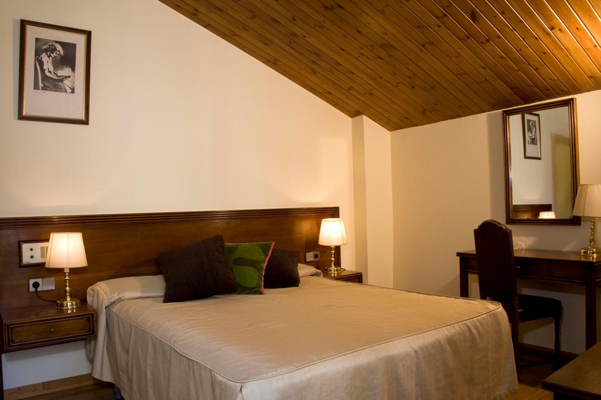 Hotel Santa Barbara De La Vall D'Ordino Rum bild