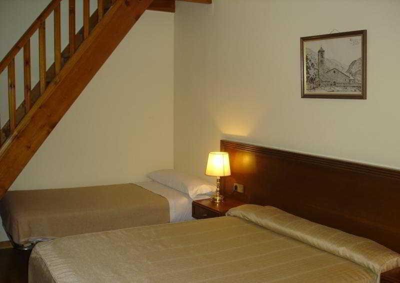 Hotel Santa Barbara De La Vall D'Ordino Rum bild