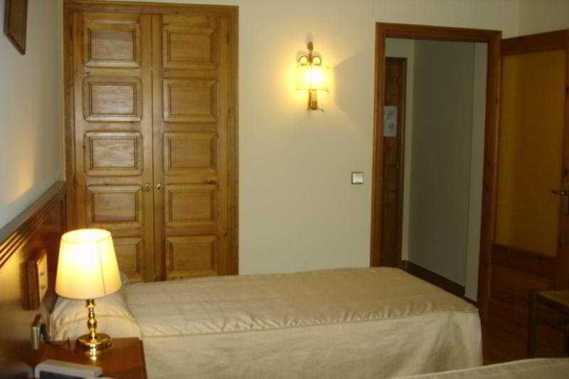 Hotel Santa Barbara De La Vall D'Ordino Exteriör bild