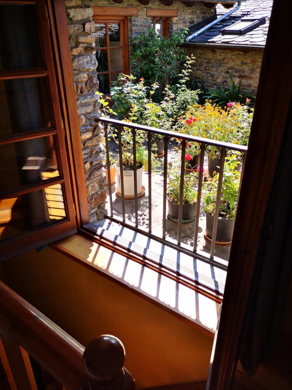 Hotel Santa Barbara De La Vall D'Ordino Exteriör bild