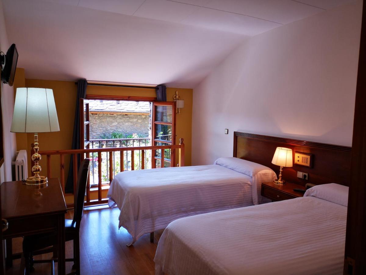 Hotel Santa Barbara De La Vall D'Ordino Exteriör bild