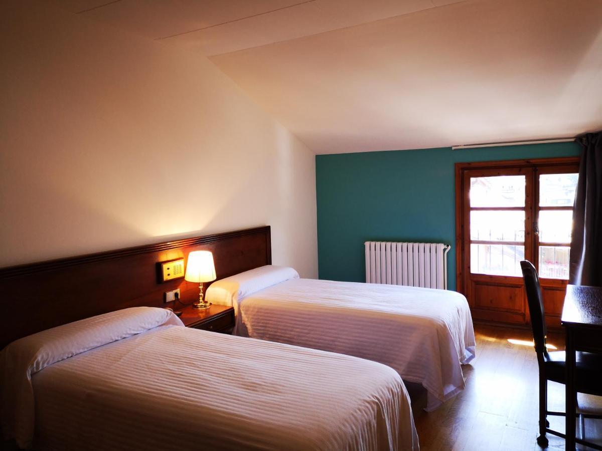 Hotel Santa Barbara De La Vall D'Ordino Exteriör bild